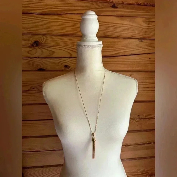 Stella & Dot Retired Rebel Rose Gold Pendant Necklace Gently Pre-Loved​ - Picture 1 of 3